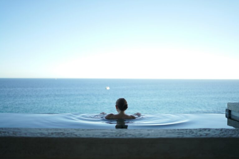 Infinity-Pool in einem Wellnesshotel